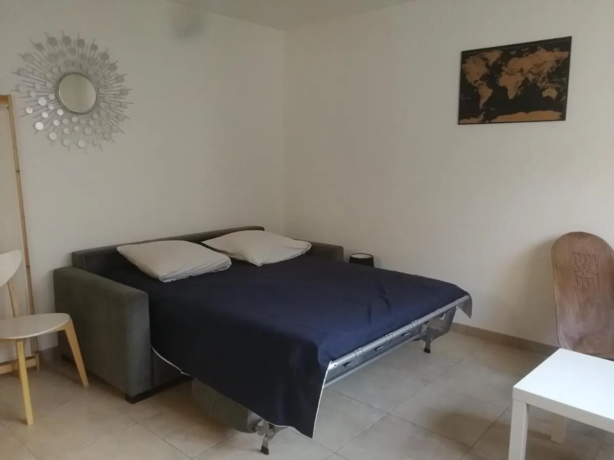 Studio dans résidence avec piscine et tennis Hyères 0*,