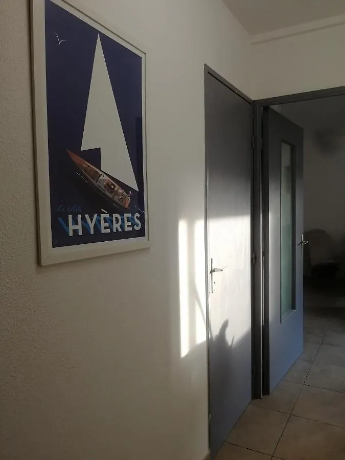 Appartement Studio dans résidence avec piscine et tennis Hyères