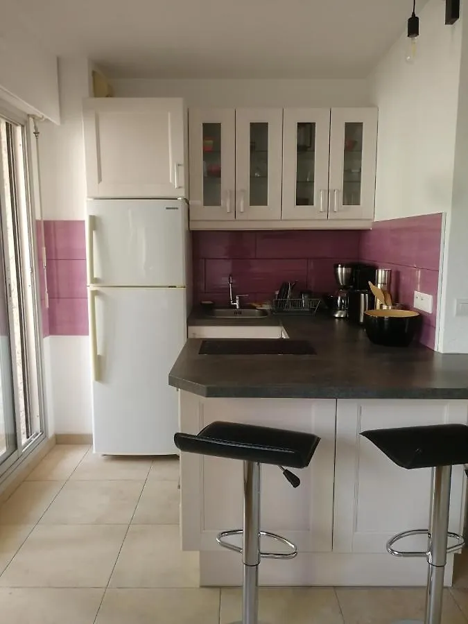 Appartement Studio dans résidence avec piscine et tennis Hyères