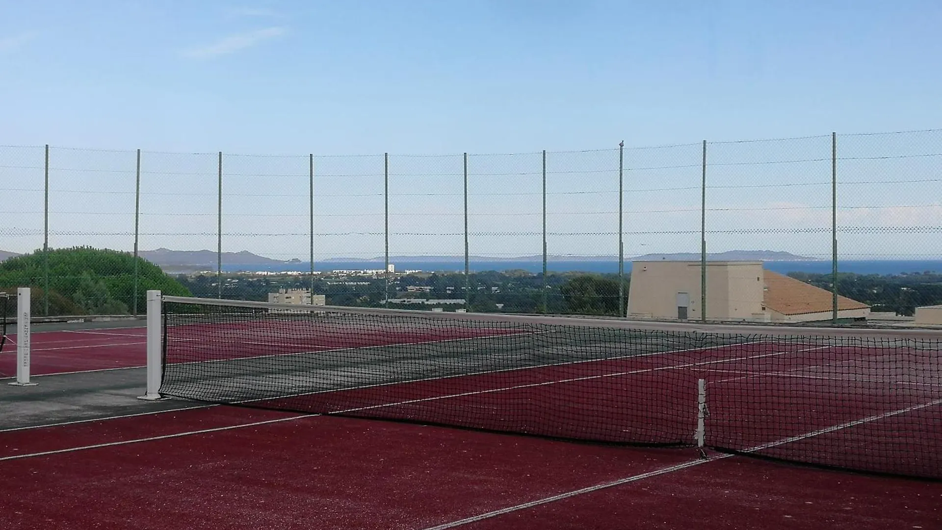 Appartement Studio dans résidence avec piscine et tennis Hyères