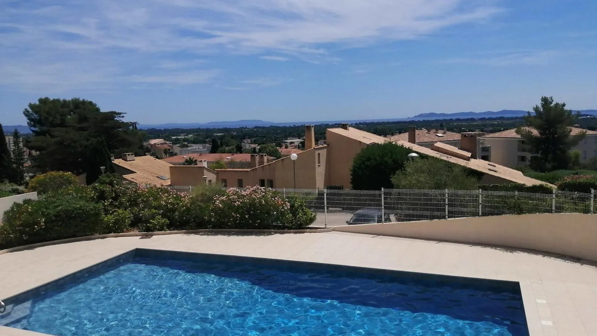 Studio dans résidence avec piscine et tennis Hyères
